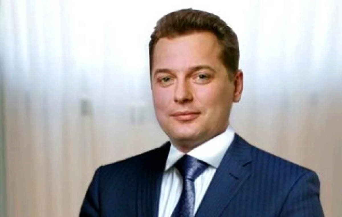 Как бывший чиновник и глава правления «Альфа-Банка» в Киеве А. Волков со своей группой захватывает объекты недвижимости у бизнесменов